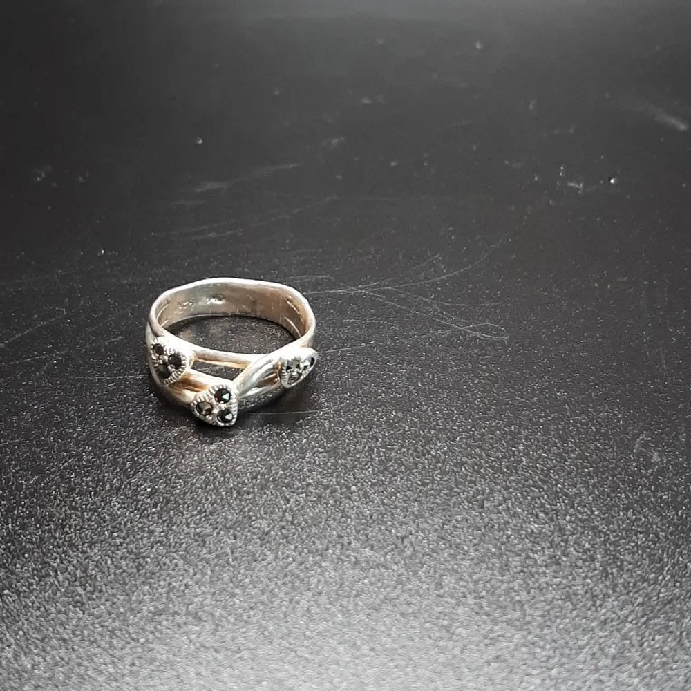 Sterling silver ring with 3 mareasite hearts